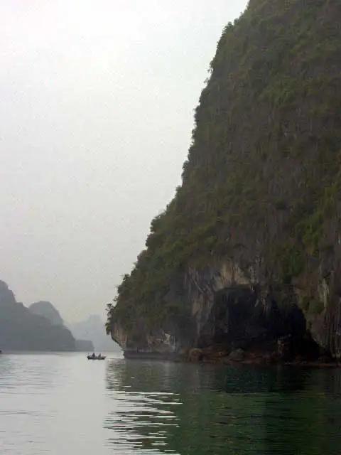 Baie d’Halong dans la brume - Vietnam