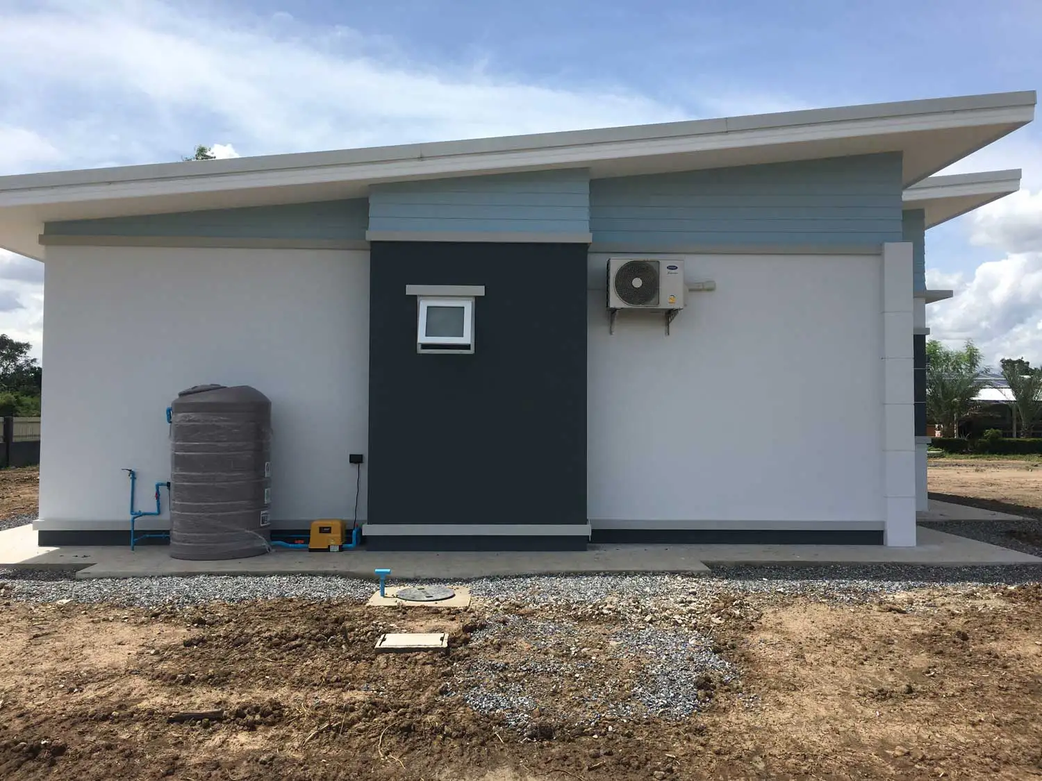 Arrivée d’eau plus pompe pour maintenir une bonne pression