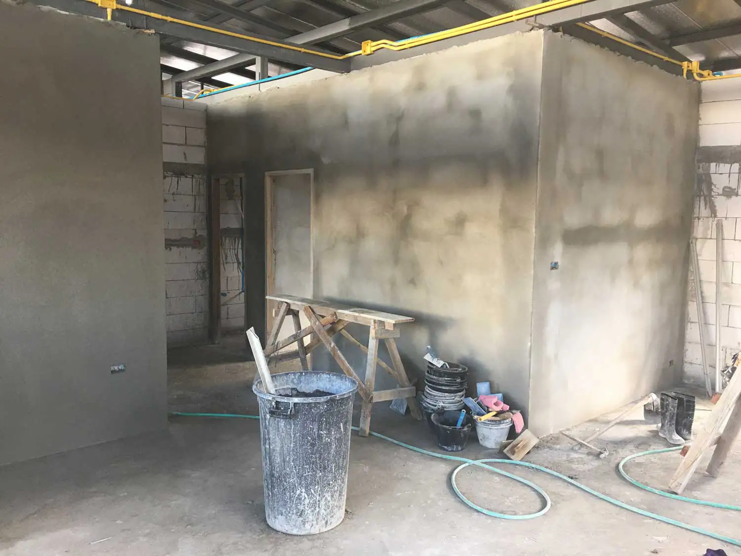 Les blocs de béton cellulaires requièrent un enduit particulier