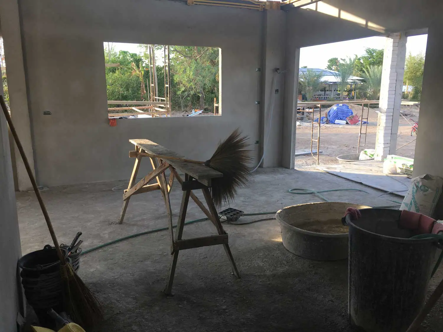 Le chantier est relativement propre et bien organisé