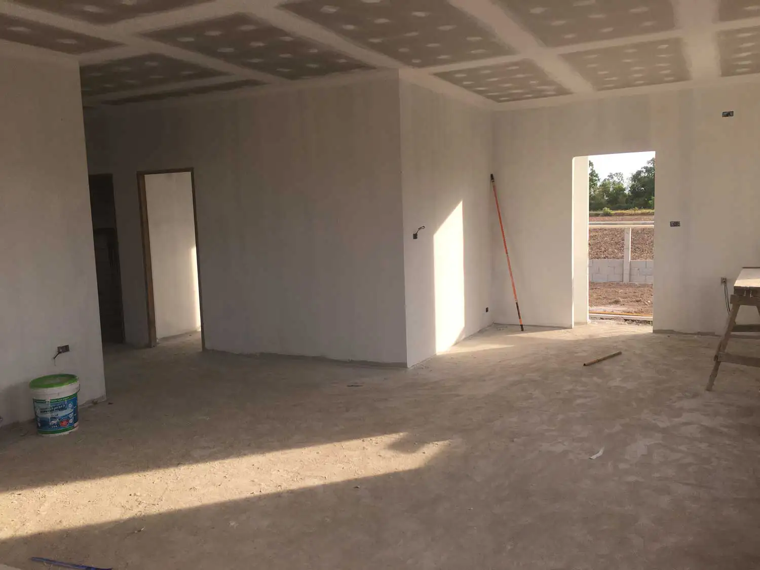 Plaques de plâtre blanches pour les pièces sèches