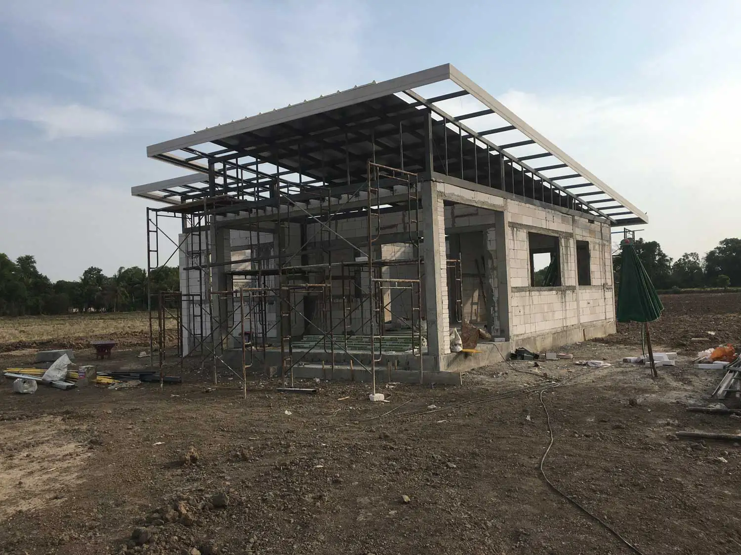 Pose de la couverture de la toiture